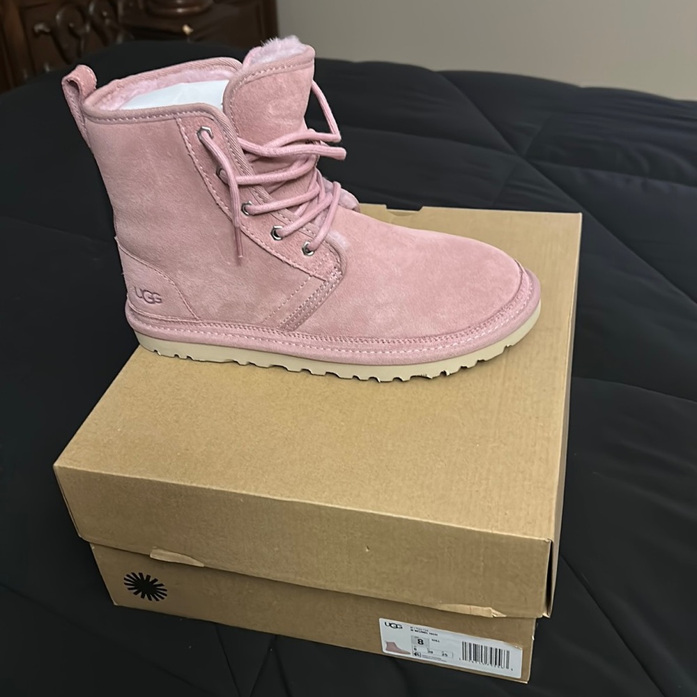 Ugg women’s boot size 8